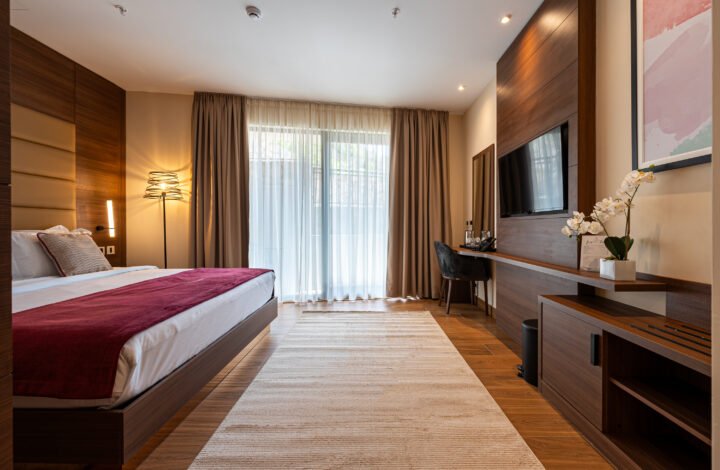 Standard room with mountain view